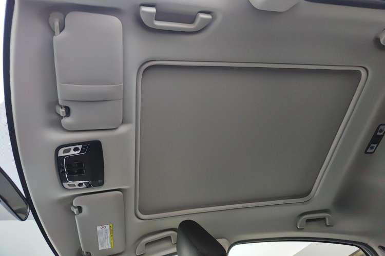 Used Honda Vezel 2015 1.8L CVT 2WD Luxury Model
