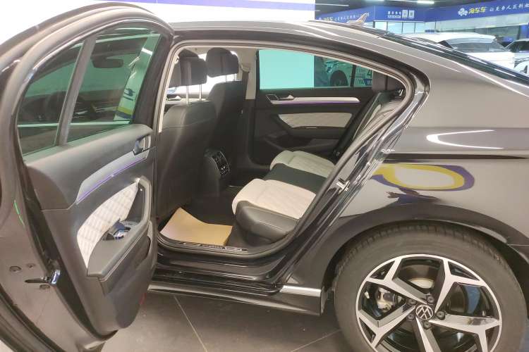 Used Volkswagen Magotan 2023 2 Million Units Limited-Edition 380TSI DSG Flagship Version
