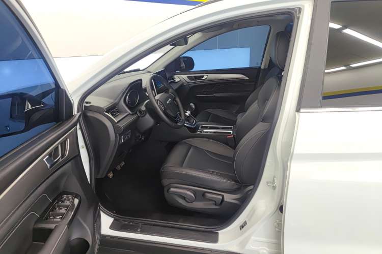 Used Haval M6 2023 PLUS 1.5T Manual Luxury Smart Connectivity Model
