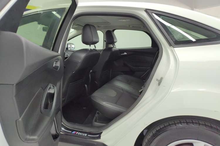 Used Ford Focus 2012 Sedan 1.6L Automatic Fashion Edition
