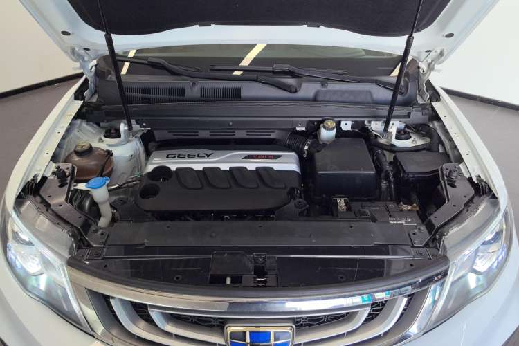 Used Geely Auto Emgrand X7 Sport 2018 1.8TD Automatic Two-Wheel Drive ZhiZun Model with 4G Connectivity
