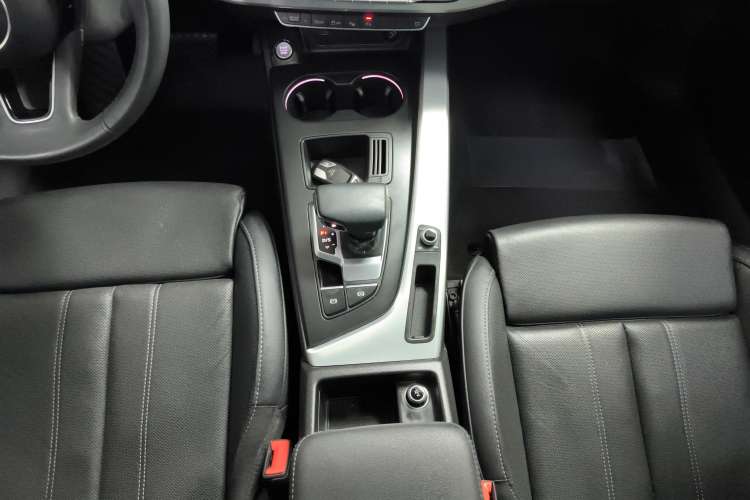 Used Audi A4L 2020 40 TFSI Luxury Dynamic Model
