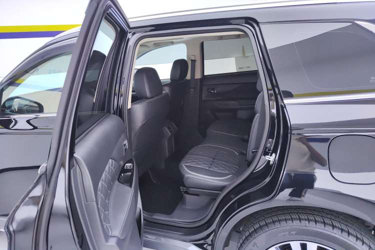 Used Mitsubishi Outlander 2021 2.0L Two-Wheel Drive Comfort Edition 7 Seats
