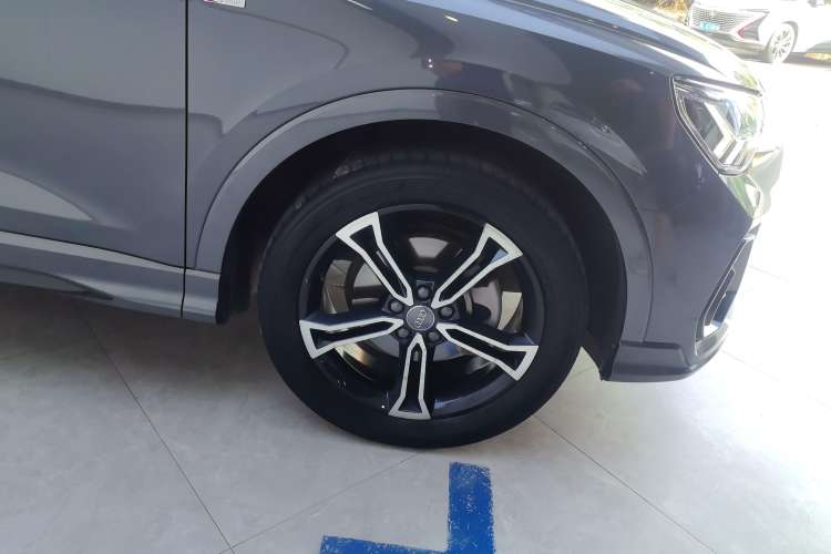 Used Audi Q3 2020 40 TFSI Fashion Dynamic Model
