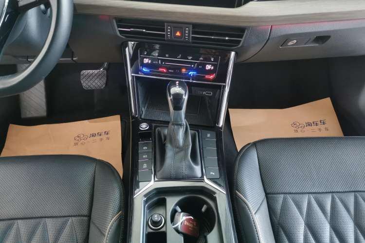 Used Volkswagen Passat 2020 330TSI Luxury Edition China VI
