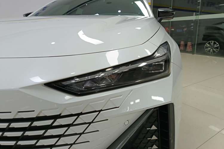 Used Changan UNI-V 2022 1.5T Prestige Version
