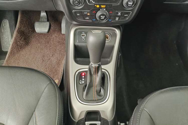 Used  Compass 2017 200T Automatic Family Edition
