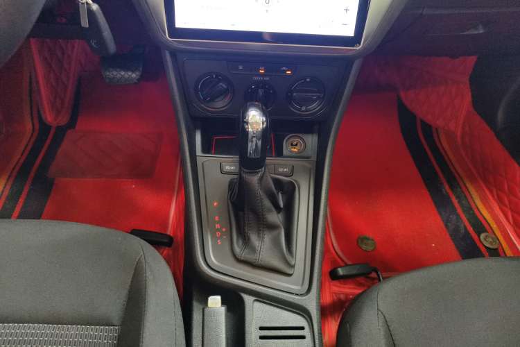 Used Volkswagen Lavida 2018 Classic 1.5L Automatic Fashion Edition China VI Standard
