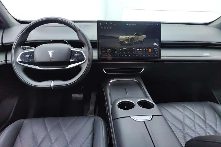 Used  S07 2023 200Max Range-Extended Version
