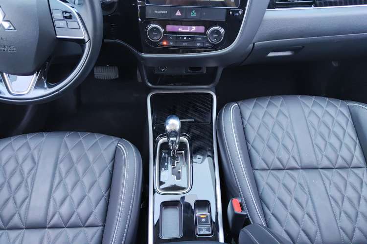 Used Mitsubishi Outlander 2021 2.0L Two-Wheel Drive Comfort Edition 7 Seats
