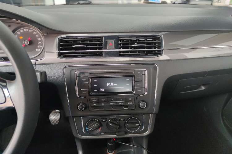 Used Volkswagen Santana 2016 1.6L Manual Luxury Edition
