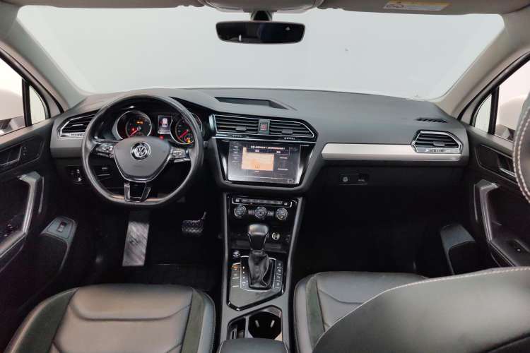 Used Volkswagen Tiguan L 2019 Revised 330TSI Automatic Two-Wheel Drive Smart & Luxury Edition China VI Standard
