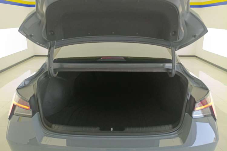 Used Hyundai Elantra 2022 1.5L CVT LUX Prestige Edition
