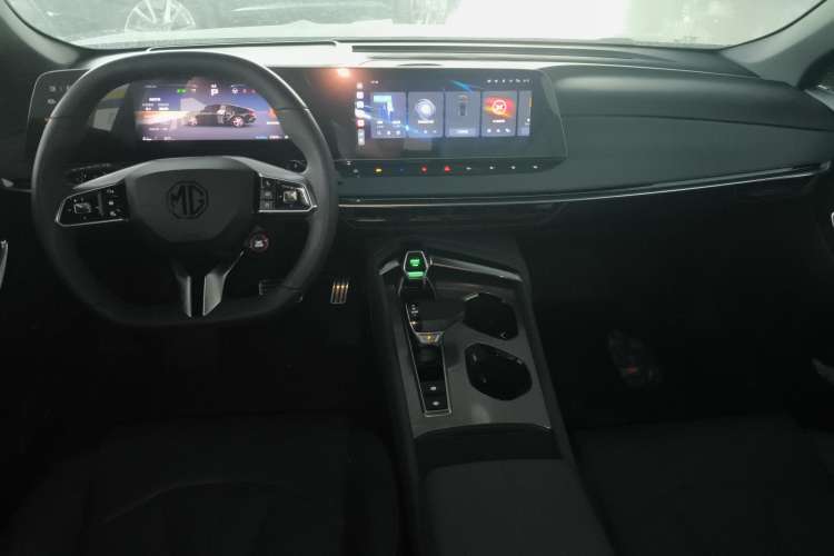 Used MG 7 2023 2.0T Automatic Trophy+ Ignition Glory Edition
