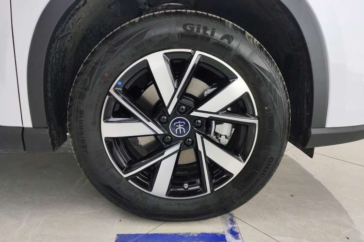 Used BYD Song Pro New Energy 2024 HONOR Edition DM-i 71KM Navigation Model
