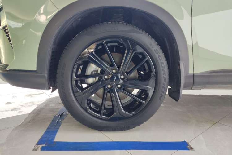 Used Dongfeng Aeolus Huge 2022 Mach Dual-Motor 1.5T MHD Dare-to-Dream Edition
