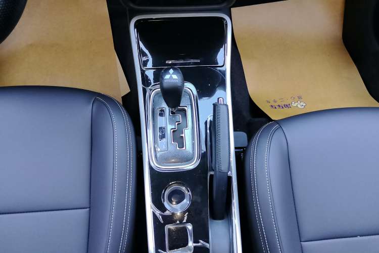 Used Mitsubishi Outlander 2021 Revised Version 2.0L Two-Wheel Drive Comfort Edition 5 Seats
