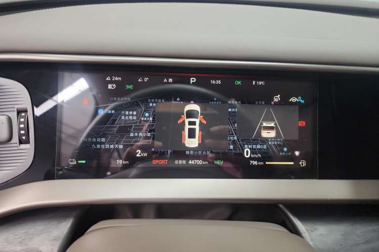 Used Denza D9 2022 DM-i 1040 Prestige Model
