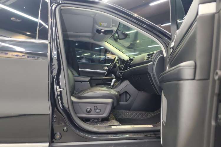 Used  Grand Commander 2020 2.0T Two-Wheel Drive Elite Version
