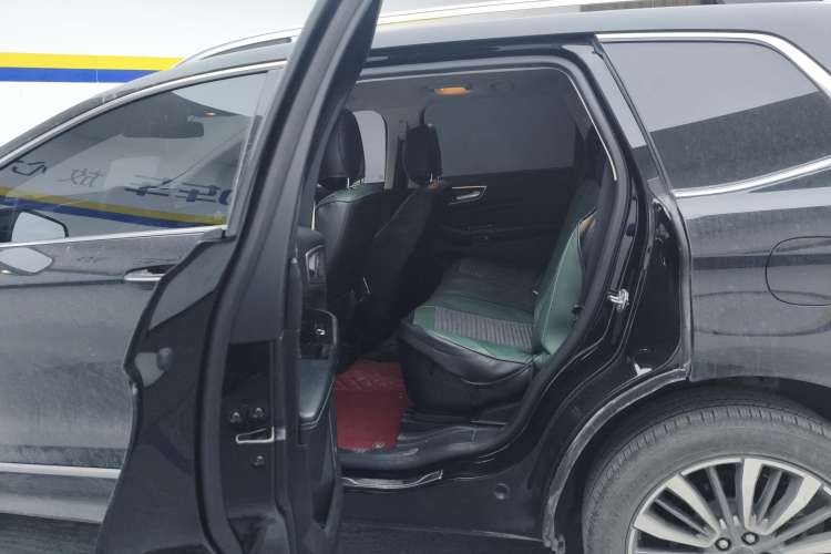 Used Ford Edge 2021 PLUS EcoBoost 245 Two-Wheel-Drive Titanium 7-Seater
