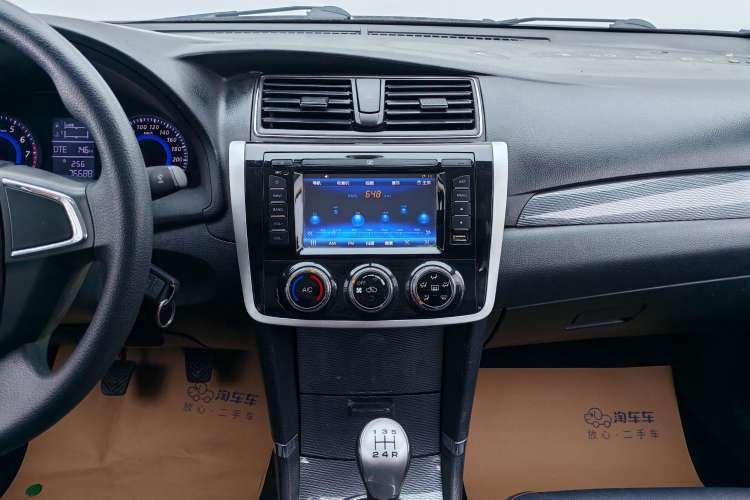 Used Zotye Z300 2016 New Vision 1.5L Manual Entry-Level Model
