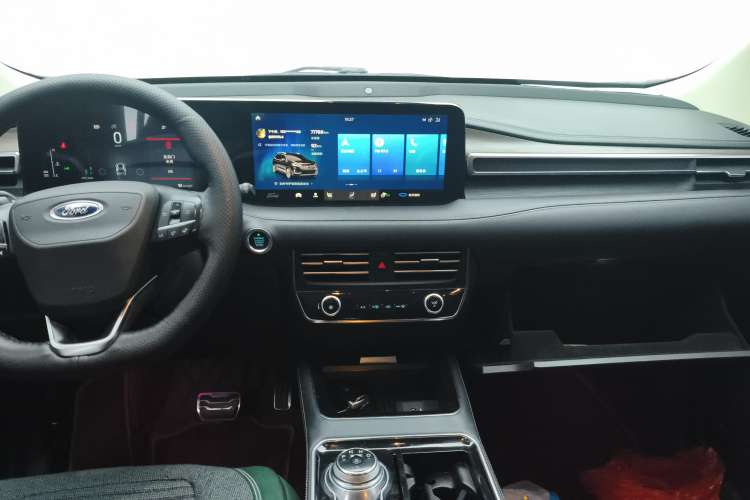 Used Ford Edge 2021 PLUS EcoBoost 245 Two-Wheel-Drive Titanium 7-Seater
