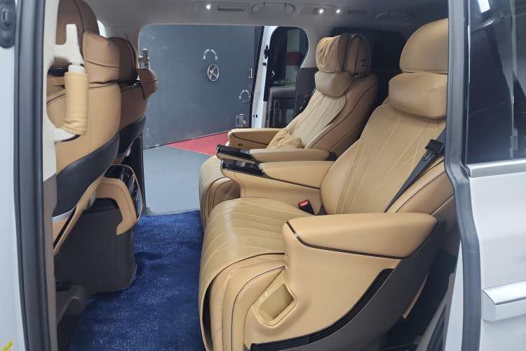 Used Denza D9 2022 DM-i 1040 Prestige Model
