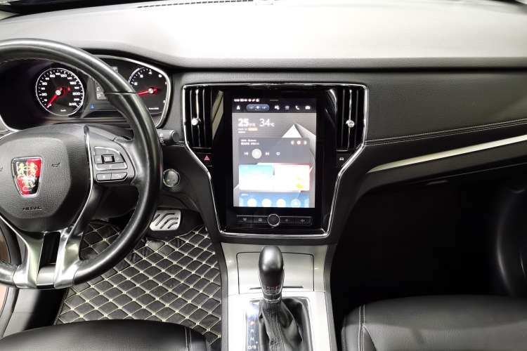 Used Roewe RX5 2016 20T Two-Wheel Drive Automatic Internet Smart Edition
