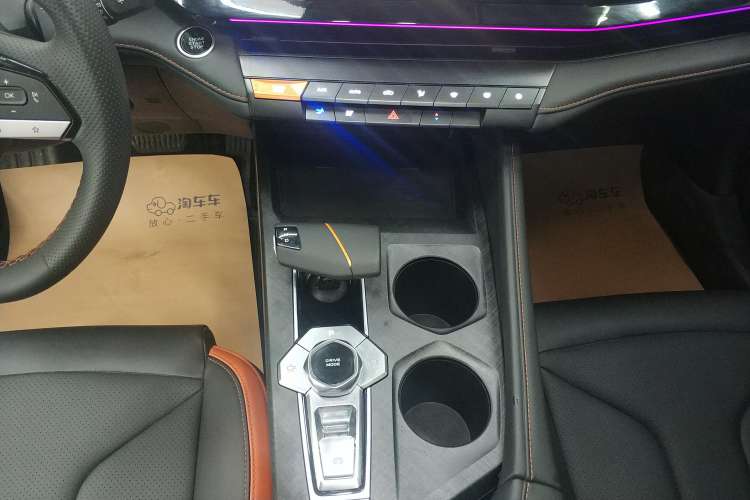 Used Changan UNI-V 2023 1.5T Prestige Model
