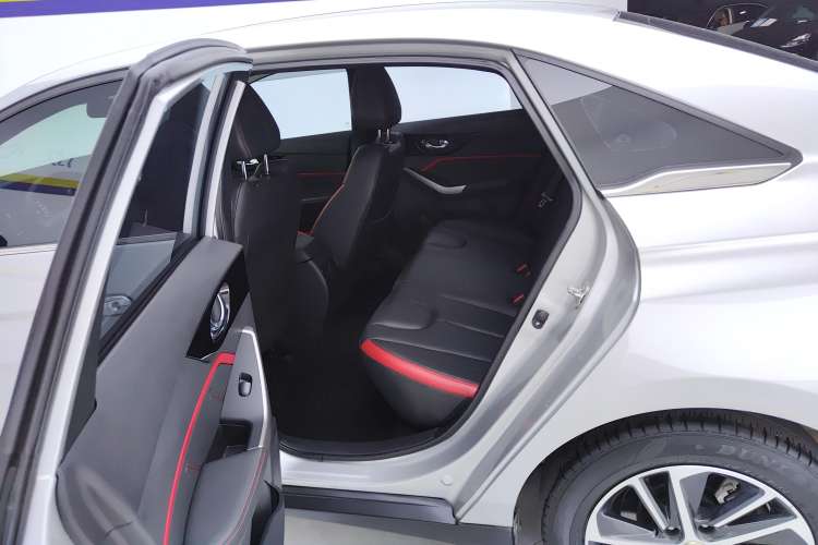 Used Venucia D60 2019 100 000 Honor 1.6L XL CVT Chenku Edition China VI Standard
