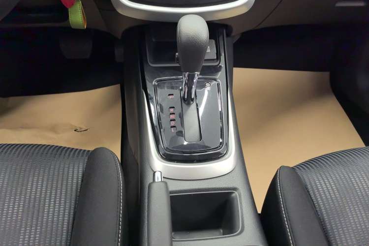 Used Nissan Tiida 2016 1.6L CVT Cool Dynamic Edition