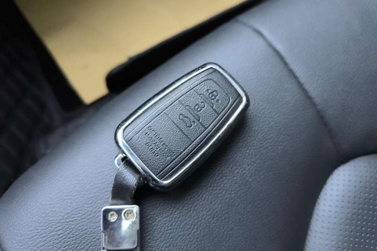 Used Toyota Camry 2023 2.0G Luxury Edition
