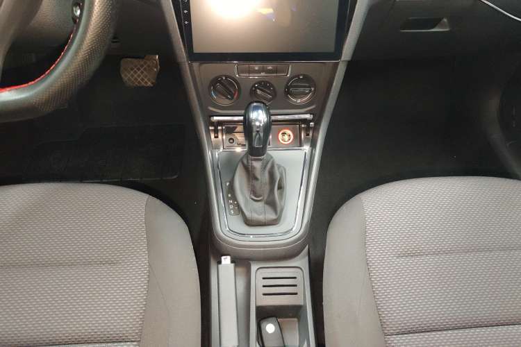 Used Volkswagen Bora 2017 1.6L Automatic Fashion Model