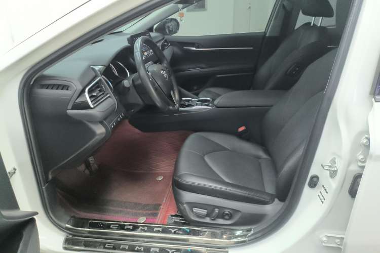 Used Toyota Camry 2023 2.0G Luxury Edition
