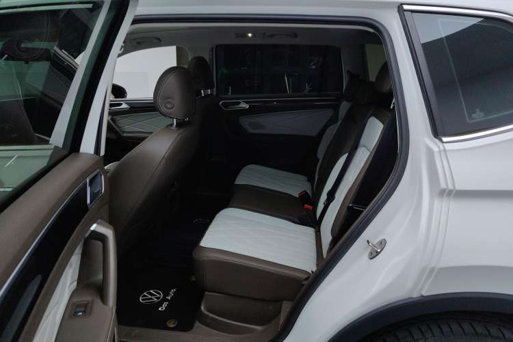 Used Volkswagen Tiguan L 2023 330TSI Automatic Two-Wheel Drive Smart Edition
