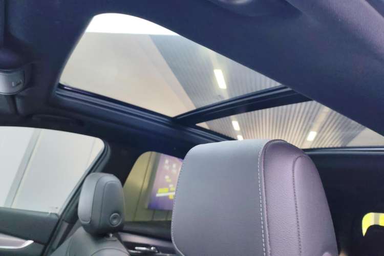 Used Cadillac XT6 2022 2.0T Six-Seater Four-Wheel-Drive Luxury Version
