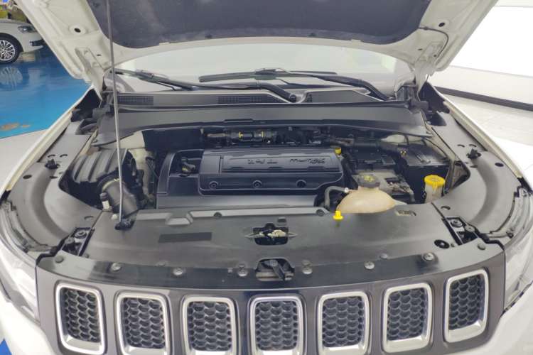 Used  Compass 2019 200T Automatic Family Edition - Connected Large Screen Version
