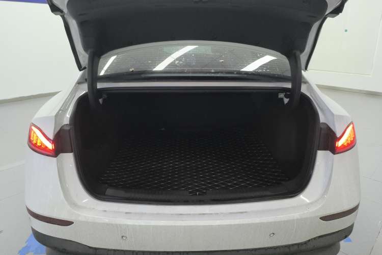 Used Roewe D7 2023 DMH 125km Excellence Edition
