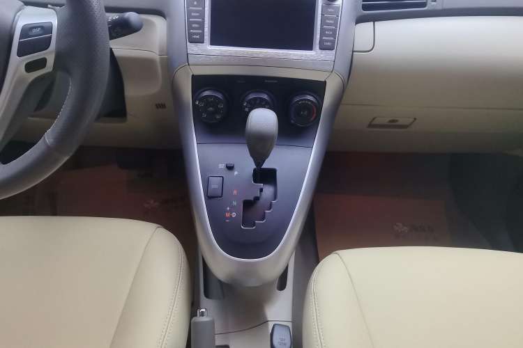 Used Toyota Verso 2015 180E CVT Crossover Edition
