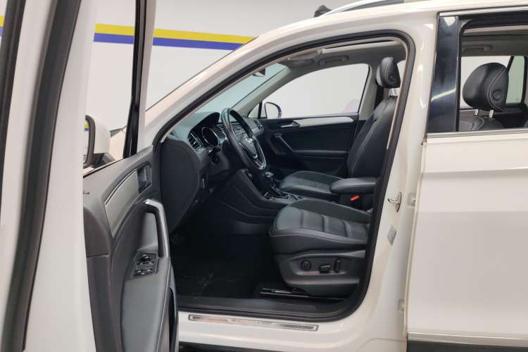 Used Volkswagen Tiguan L 2019 Revised 330TSI Automatic Two-Wheel Drive Smart & Luxury Edition China VI Standard
