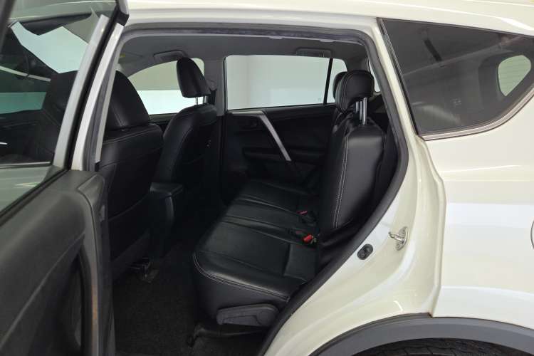 Used Toyota RAV4 2016 2.0L CVT Two-Wheel Drive Urban Edition China V Standard
