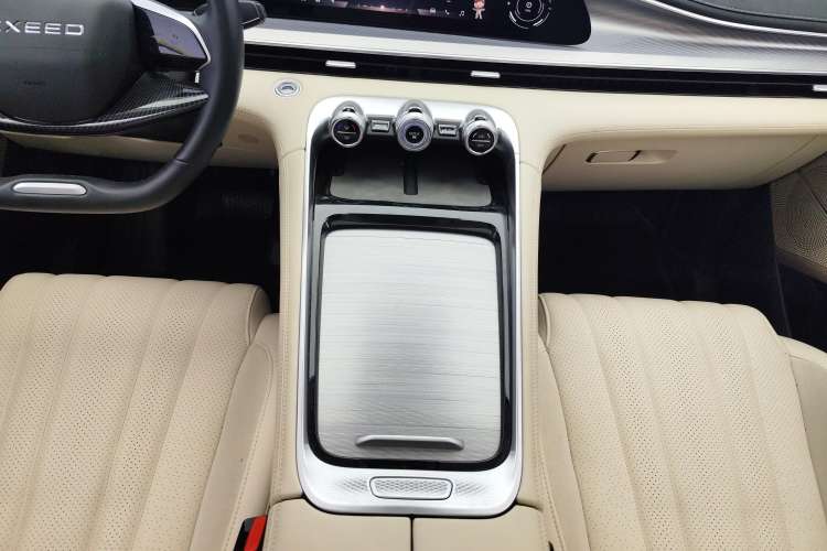 Used  Lingyun 2024 300T Two-Wheel Drive Starlight Edition
