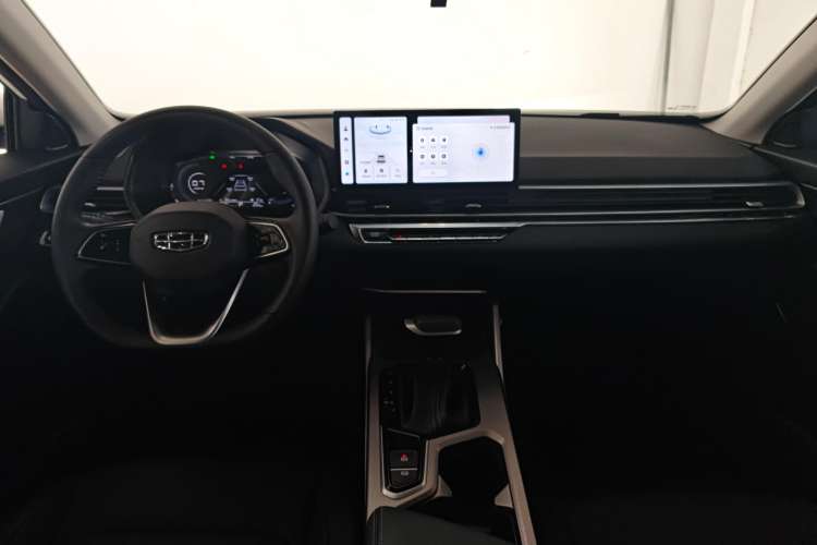 Used Geely Auto Emgrand 2023 4th Generation Champion Edition 1.5L CVT Prestige Model
