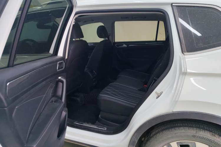 Used Volkswagen Tiguan L 2023 Restyled 330TSI Automatic Two-Wheel Drive R-Line Enhanced Comfort Version