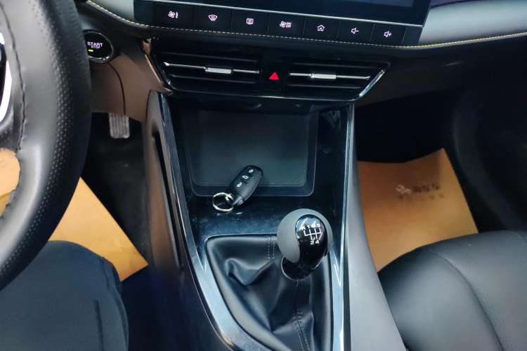 Used Roewe i5 2021 1.5L Manual Diamond Edition
