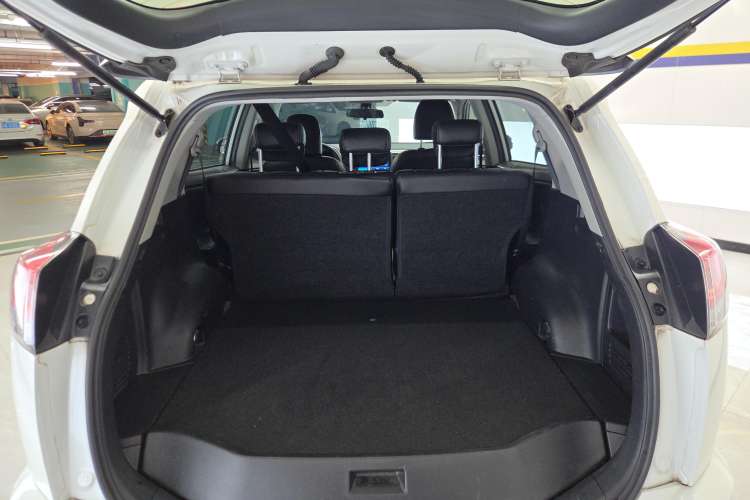 Used Toyota RAV4 2016 2.0L CVT Two-Wheel Drive Urban Edition China V Standard
