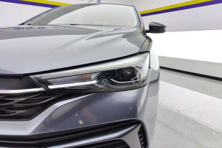 Used Roewe i5 2021 1.5L CVT Black Gold Edition