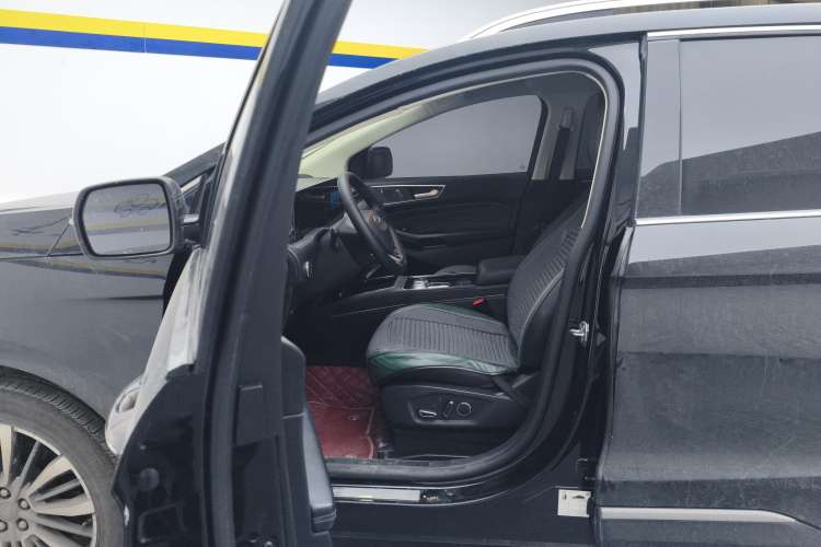 Used Ford Edge 2021 PLUS EcoBoost 245 Two-Wheel-Drive Titanium 7-Seater
