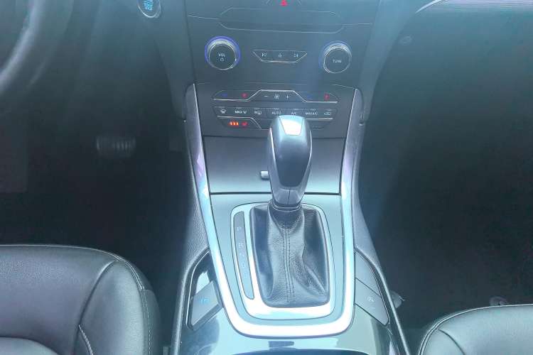 Used Ford Edge 2018 EcoBoost 245 Two-Wheel-Drive Titanium 7-Seater China V Standard
