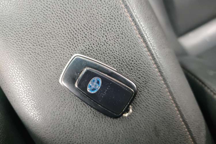 Used Toyota Camry 2019 Dual-Engine 2.5 HG Luxury Edition China V Standard